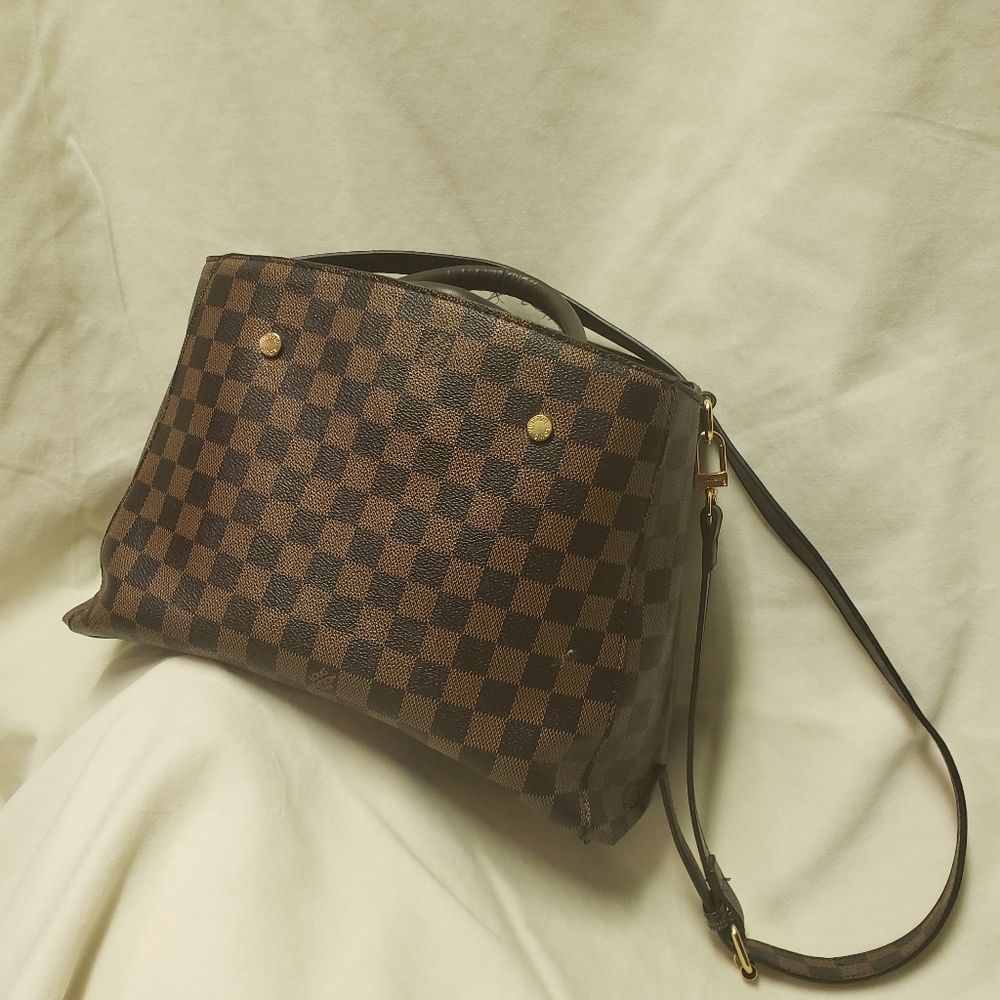 Satchel with 3 compartments